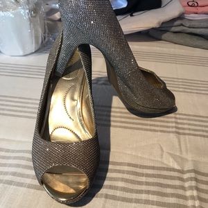 Peep toe gold sparkle heels